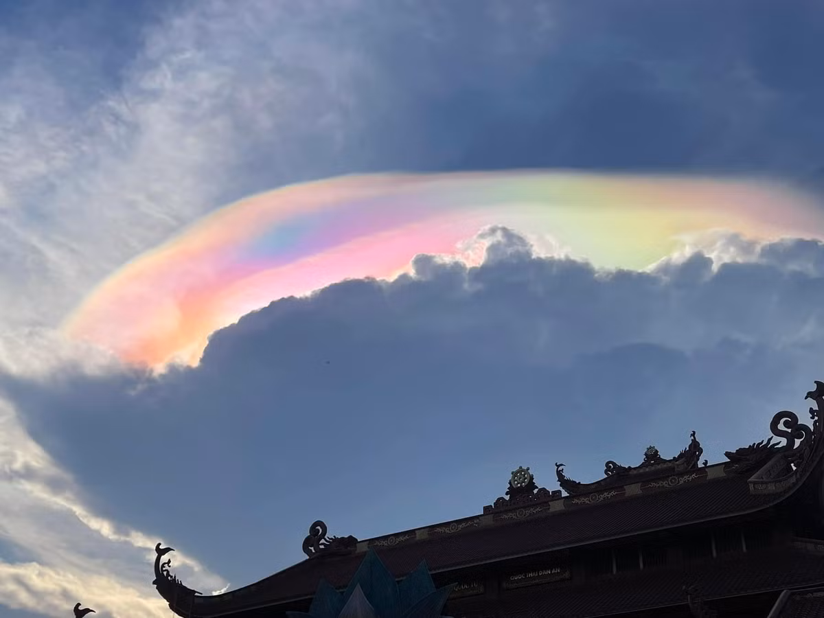 Trùng hợp, hôm nay cũng là ngày của mẹ nên rất nhiều người coi đây là điềm lành.