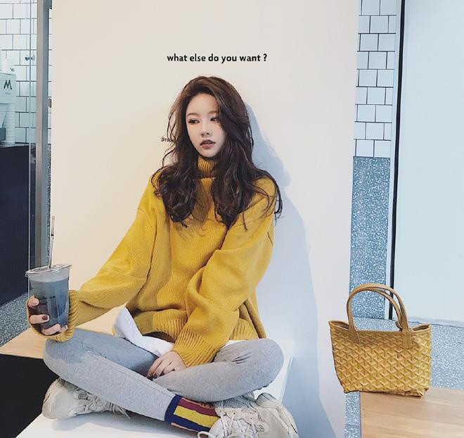 Trước khi bị lộ hình ảnh kém xinh, Ôn Uyển khiến nhiều người "đổ gục" bởi nhan sắc "ảo" không có điểm nào chê được.