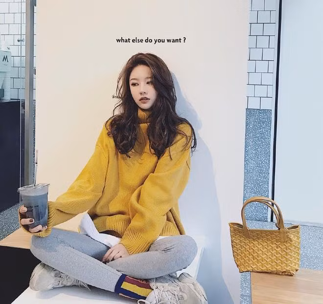 Trước khi bị lộ hình ảnh kém xinh, Ôn Uyển khiến nhiều người "đổ gục" bởi nhan sắc "ảo" không có điểm nào chê được.