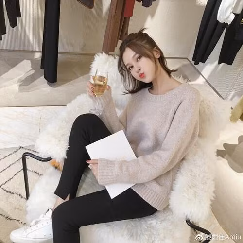 Dù tắt livestream ngay lập tức, song hình tượng ngọc nữ xinh đẹp mà cô nàng xây dựng trên mạng đã kịp sụp đổ.