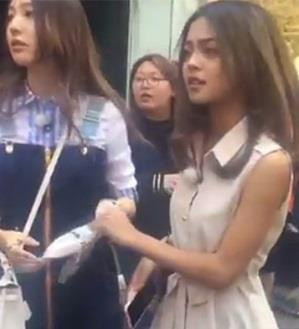 Nhưng năm 2016, đoạn video Lily Maymac đi dạo phố với bạn tại Myeongdong, Hàn Quốc được chia sẻ rầm rộ đã khiến không ít fan "vỡ mộng". Khác xa với hình ảnh sexy trên mạng, ngoài đời cô nàng sinh năm 1994 có vóc dáng nhỏ bé chẳng khác nào học sinh tiểu học. "Sự thật về nhan sắc của hot girl Lily Maymac", "Không tin nổi đây là hot girl quyến rũ nhất mạng xã hội"... trở thành từ khóa hot được tìm kiếm thời điểm đó. Ảnh: Instagram NV, ảnh chụp màn hình.