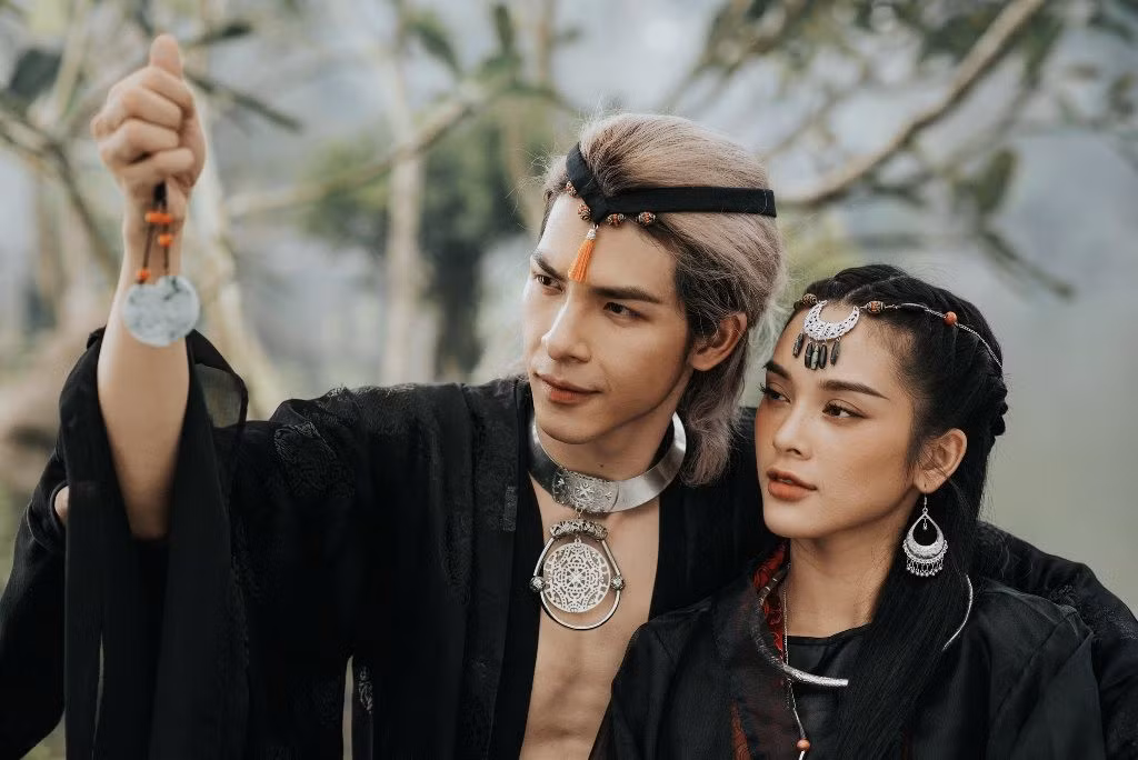 Quỳnh Lương cho biết bản thân là mẫu người cầu toàn nhưng mạnh mẽ, muốn tiến bộ trong sự nghiệp, bởi vậy bất kỳ lời chê nào cô cũng đều tiếp thu và trân trọng. Tất cả những góp ý của mọi người đều là động lực, là bài học để hot girl 9x trở nên tốt đẹp hơn.