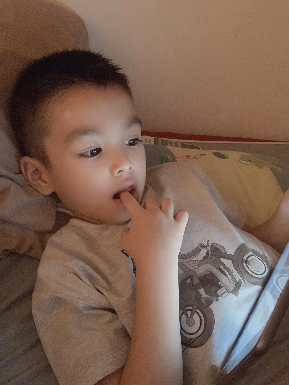 Hôn nhân đổ vỡ, Quỳnh Lương thương con trai phải lớn lên khi thiếu tình cảm của bố, nhưng đó cũng là động lực để cô cố gắng rất nhiều, để con không cảm thấy thiệt thòi so với các bạn.