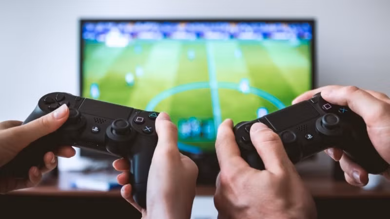 Chơi game cũng là một hoạt động "giết" thời gian cực kỳ hiệu quả. Nếu như những ngày thường, do bận rộn công việc mà không thể chơi game thì đây chính là dịp để chơi cho thỏa thích.