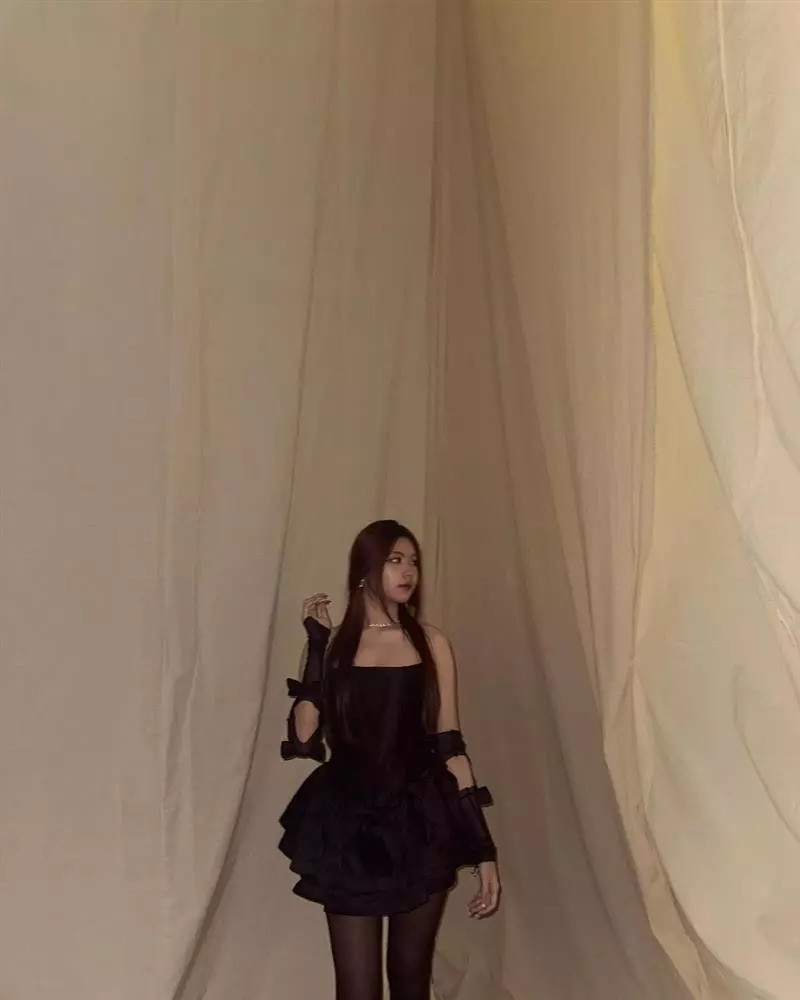 Về phần chị cả Lọ Lem, cô cũng dành lời khen có cánh cho em gái: “Đẹp nhất”.