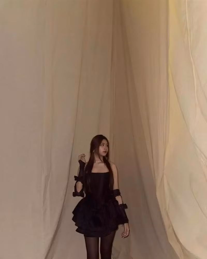 Về phần chị cả Lọ Lem, cô cũng dành lời khen có cánh cho em gái: “Đẹp nhất”.