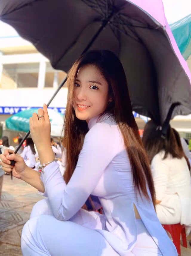 Chia sẻ về dự định tương lai, Đoan Nghi dự định sẽ tiếp tục tập trung vào học tập và trở thành nữ doanh nhân thành đạt. 