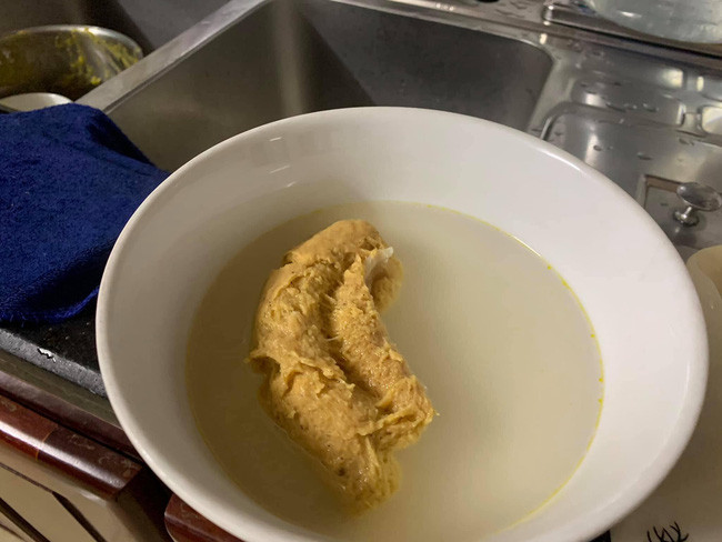 Học đòi trên mạng làm món xúc xích bỏ lò, cô gái nhận lại thành quả phát khiếp.