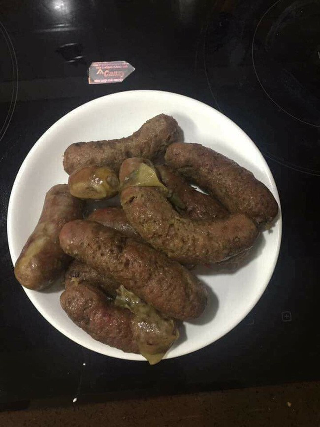 Xin nhắc lại, đây chính là món xúc xích chứ không phải cái gì khác đâu.