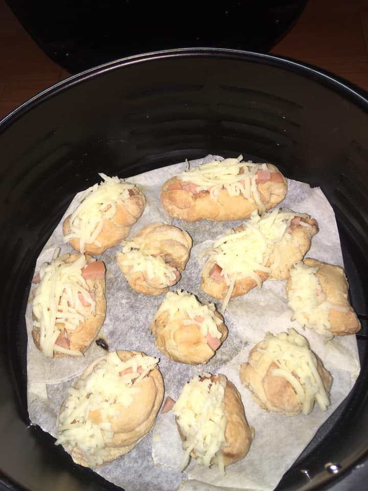 Khi bạn đã không có năng khiếu nấu nướng thì có bao nhiêu thời gian rèn luyện cũng không thể thành tài được. Nhìn thành quả thảm họa thế này thì chính "đầu bếp" còn chả muốn ăn nói gì người khác.