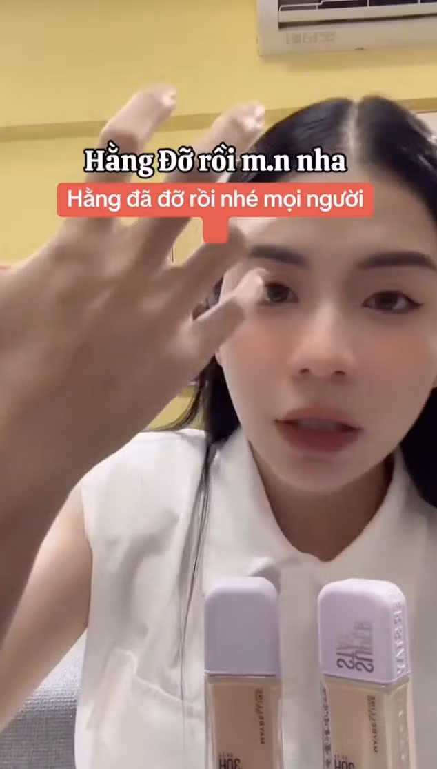 Cô cũng cho hay mình đang ở ngoài, xung quanh là background mới hoàn toàn. Do đó, nhiều người cho rằng Hằng Du Mục đã dọn ra ngoài livestream thay vì tiếp tục làm việc tại nhà.