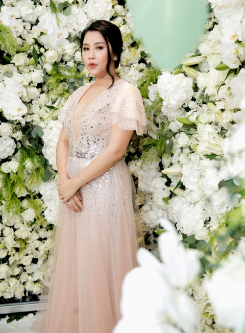 Liên tục bị "ném đá", Gào từng đòi kiện cộng đồng mạng và cho biết đang bổ sung, hoàn thành hồ sơ với luật sư. Tuy nhiên đã mấy năm, vụ kiện vẫn chưa "ra ngô ra khoai".