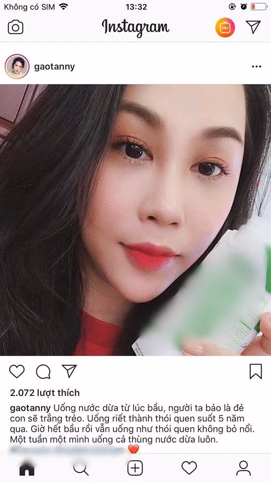 Không chỉ có vậy, Gào còn từng bị dân mạng nhận xét là quảng cáo nước dừa không có tâm. Cô cho biết bản thân uống cả thùng nước dừa mỗi tuần dù đây là loại nước không hề tốt khi uống quá nhiều, có thể gây sảy thai.