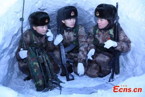 Dường như sự gan dạ dưới cái rét âm 50 độ càng làm cho họ đẹp hơn