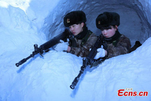 Cái rét ngày cuối năm ở tỉnh Hắc Long Giang không làm các cô gái chùn chân