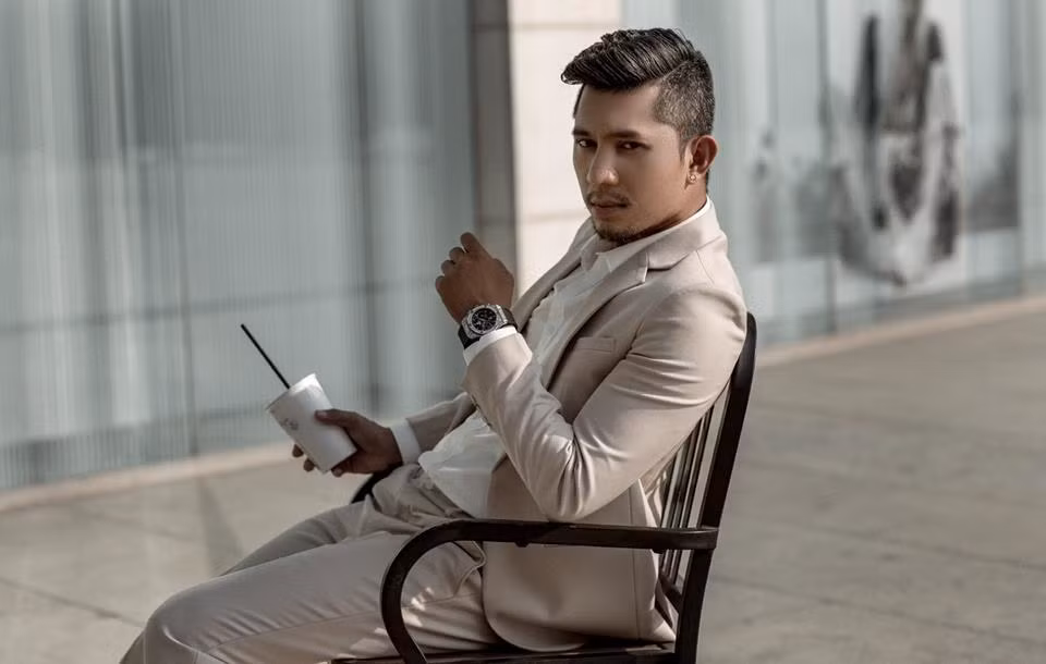 Chỉ cần gõ từ khóa và nhấp chuột sẽ có hàng triệu kết quả thông tin liên quan đến Lương Bằng Quang, nhưng phần lớn kết quả trên top lại là những lùm xùm thị phi của anh chàng này cùng bạn gái Ngân 98.