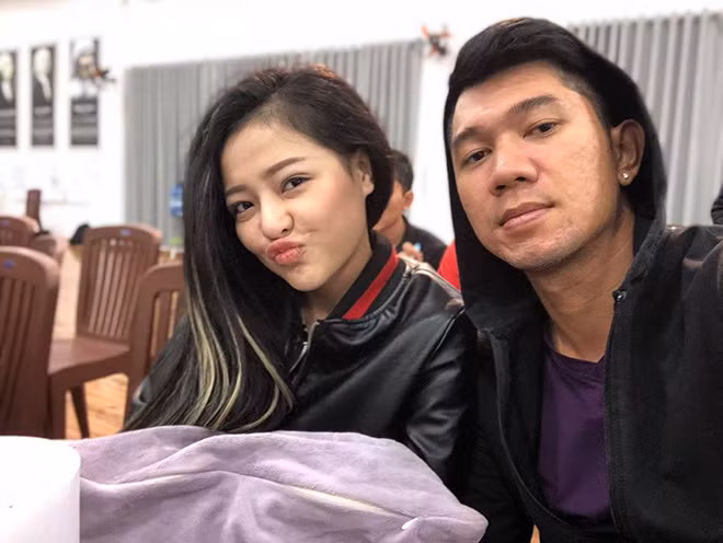 Nhạc sĩ trẻ này vốn sinh ra trong gia đình nhà nòi khi có bố là nhạc sĩ Lương Bằng Vinh, mẹ là giáo viên dạy nhạc nên Lương Bằng Quang được tiếp xúc với âm nhạc từ rất sớm, trở thành nghệ sĩ đa tài với những sáng tác có phong cách và giọng hát mang đặc trưng riêng ở thời đó.