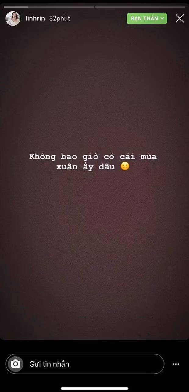 Cô nàng thường xuyên đăng tải trạng thái đầy ẩn ý. "Không bao giờ có cái mùa xuân ấy đâu" - Linh Rin viết trên trang cá nhân. Mặc dù không "chỉ điểm" bất kỳ ai nhưng dân mạng đoán rằng cô đang nhắc tới chuyện tình cảm của bản thân và anh trai rich kid Tiên Nguyễn.