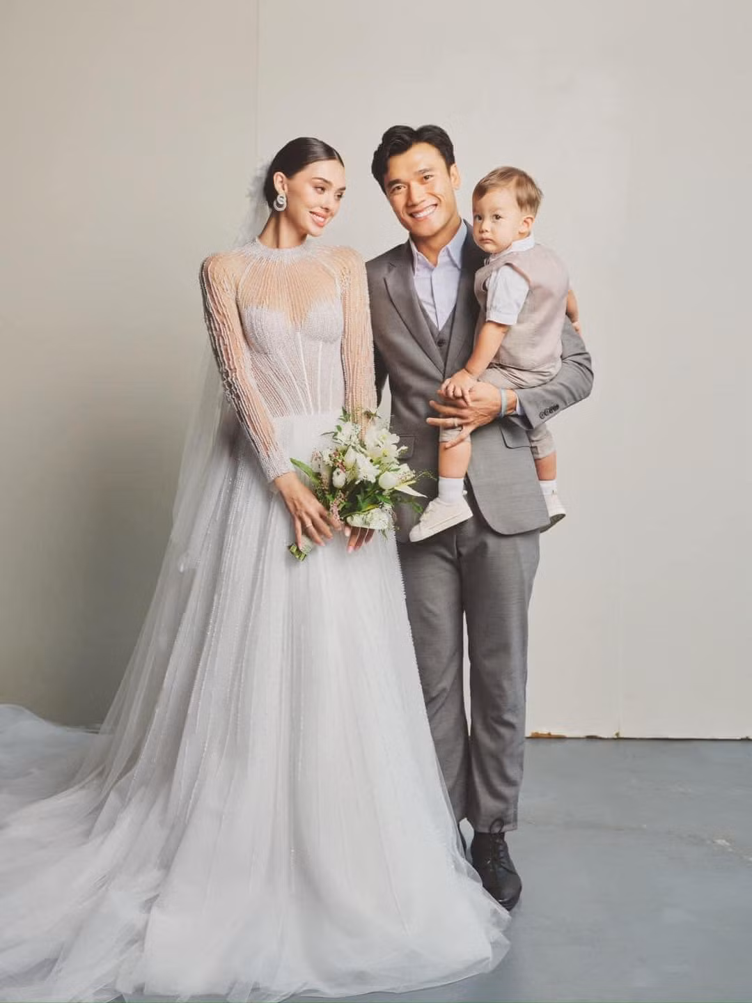 Hiện tại Bùi Tiến Dũng cùng bà xã Dianka vẫn phải sống xa nhau. Trong khi Dũng "gôn" phải tập luyện cùng câu lạc bộ ở miền Bắc thì vợ anh lại sống ở Tp. Hồ Chí Minh cùng con trai do đặc thù công việc