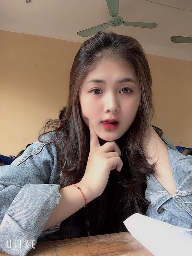 Hiện tại, Quỳnh đang là sinh viên ngành Luật. Ngoài thời gian bận rộn việc học, nữ sinh Thanh Hoá còn nhận lời chụp lookbook, làm mẫu ảnh cho một số thương hiệu thời trang.