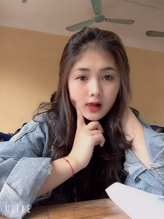 Hiện tại, Quỳnh đang là sinh viên ngành Luật. Ngoài thời gian bận rộn việc học, nữ sinh Thanh Hoá còn nhận lời chụp lookbook, làm mẫu ảnh cho một số thương hiệu thời trang.