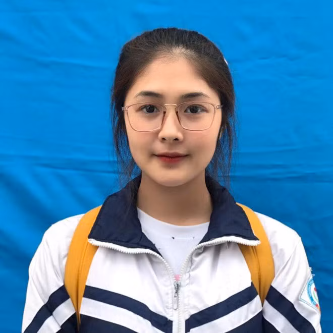 Để có được ngoại hình xinh xắn như hiện tại, Quỳnh cho biết cô nàng đã rất chăm chỉ luyện tập thể dục, thể thao. "Lên cấp ba mình có chút thay đổi ngoại hình, dáng dấp ổn hơn, da trắng hơn. Mặt khác, do muốn cải thiện sức khỏe nên mình quyết định đi tập gym" - hot girl 10x chia sẻ.