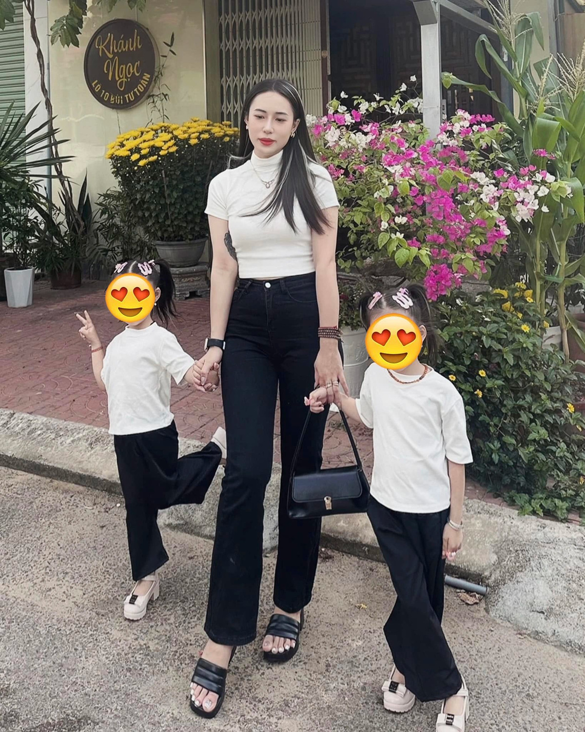 Thế nhưng, biến cố đã xảy đến khi 2 con của Thư mới 14 tháng tuổi. Chồng của cô bất ngờ bị tai nạn không qua khỏi, để lại cô vợ trẻ tuổi với 2 đứa con thơ.