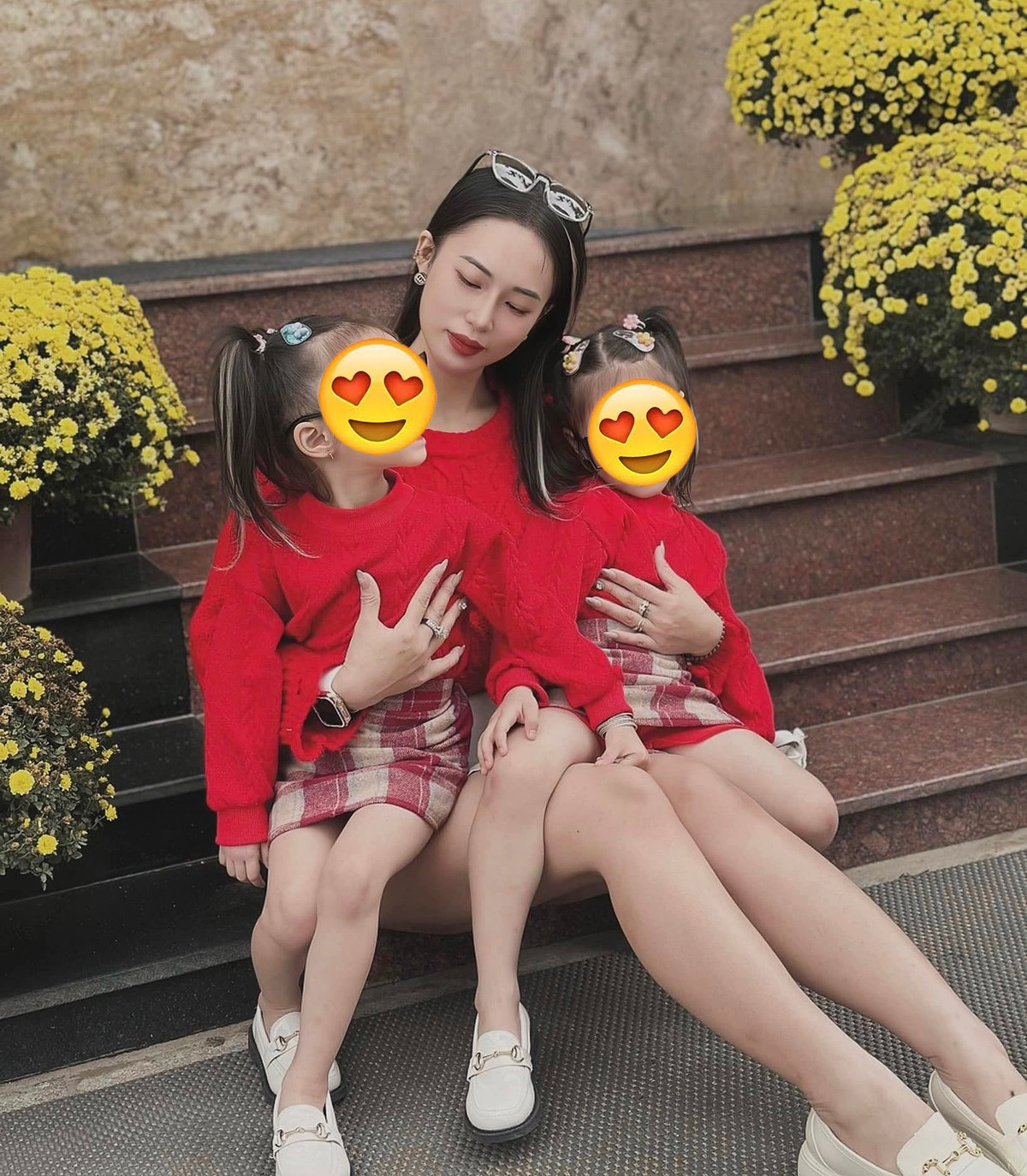 Sau cú sốc đó, cô nàng đã suy sụp 1 thời gian. Tuy nhiên nhìn con, ý chí cô vùng dậy, Thư quyết tâm cố gắng mạnh mẽ để làm chỗ dựa cho con và cả gia đình.