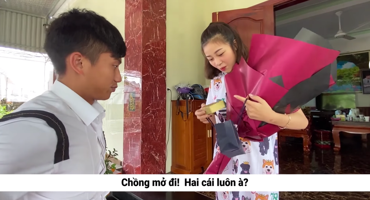 Không lâu sau khi chia sẻ, clip đã thu hút 28 nghìn lượt like và gần 1 nghìn bình luận. Với lượt tương tác khủng trong clip đầu tiên này thì vợ chồng Phan Văn Đức hoàn toàn có thể nối gót vợ chồng Duy Mạnh, lập kênh Youtube riêng và đăng tải clip về cuộc sống hàng ngày.