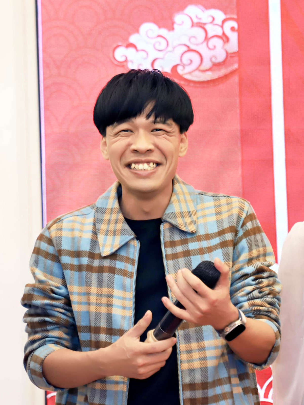 Trung Ruồi cũng tham gia một số phim truyền hình như: Những người nhiều chuyện, 11 tháng 5 ngày, Gia đình mình vui bất thình lình và mới đây là Nơi giấc mơ tìm về.