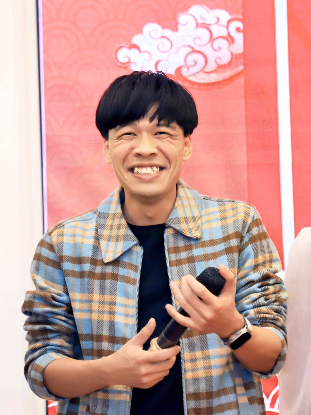 Trung Ruồi cũng tham gia một số phim truyền hình như: Những người nhiều chuyện, 11 tháng 5 ngày, Gia đình mình vui bất thình lình và mới đây là Nơi giấc mơ tìm về.