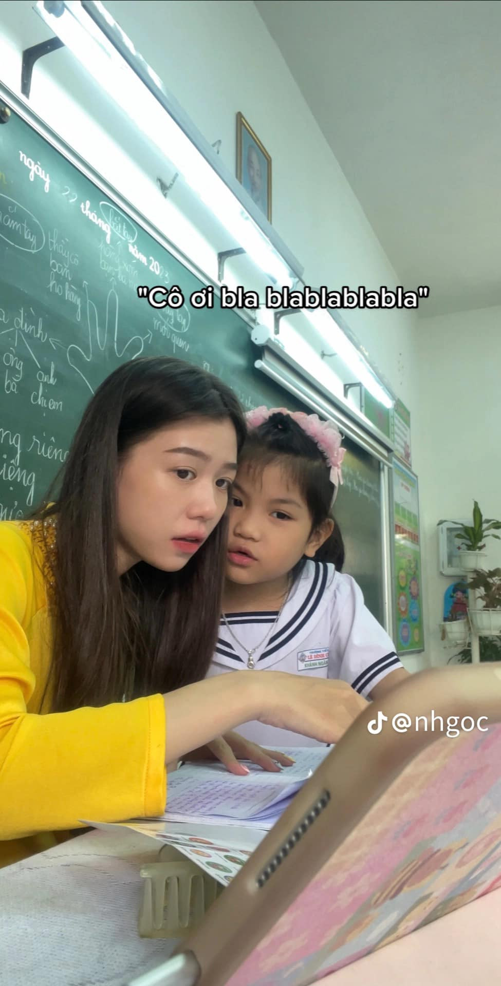 Ra vẻ thần bí...