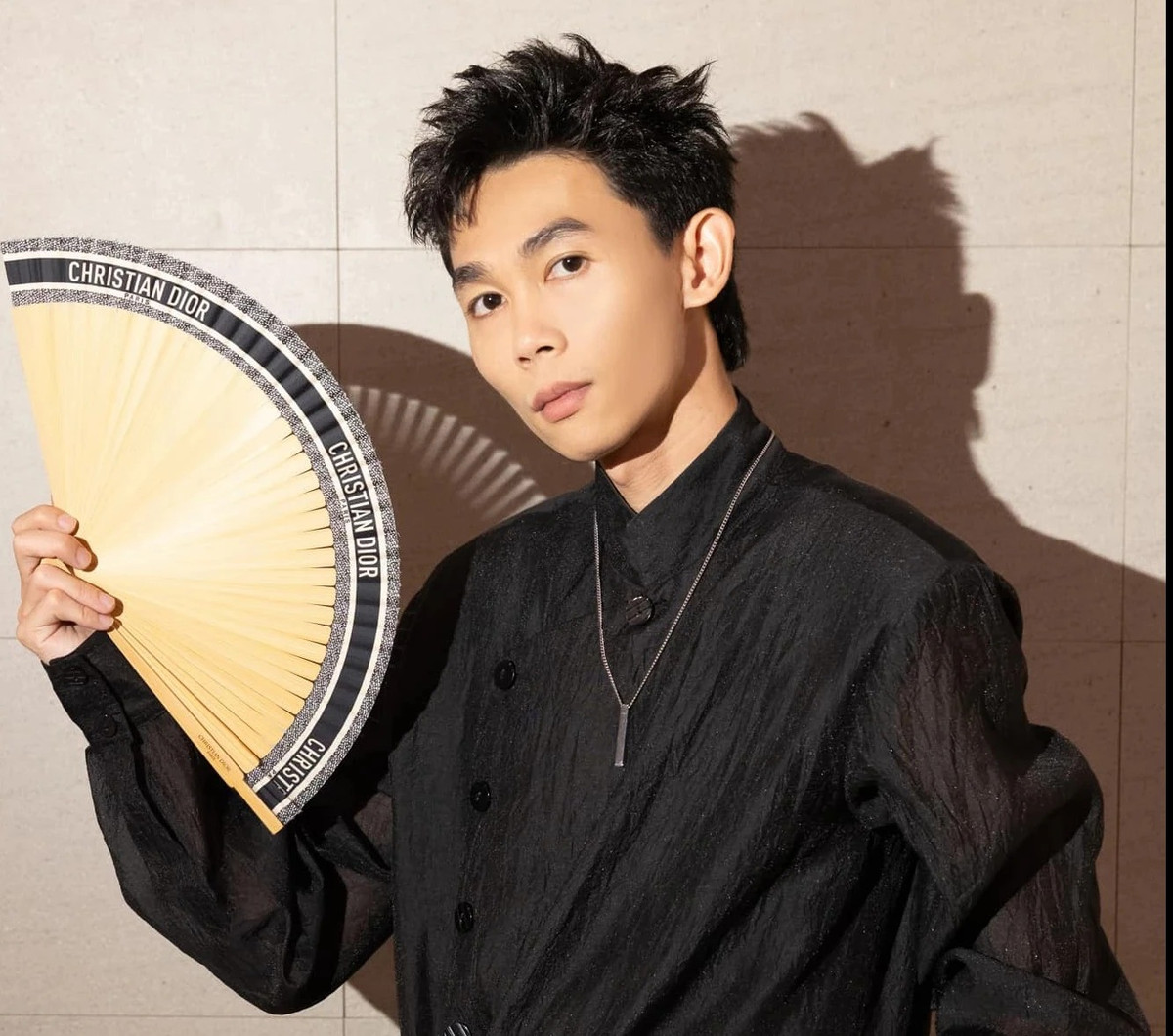 Sau khi chia tay, Hồng Thanh khá kín tiếng. Anh cũng từng khiến khán giả khá bất ngờ với một số hình ảnh khác lạ khi xuất hiện.