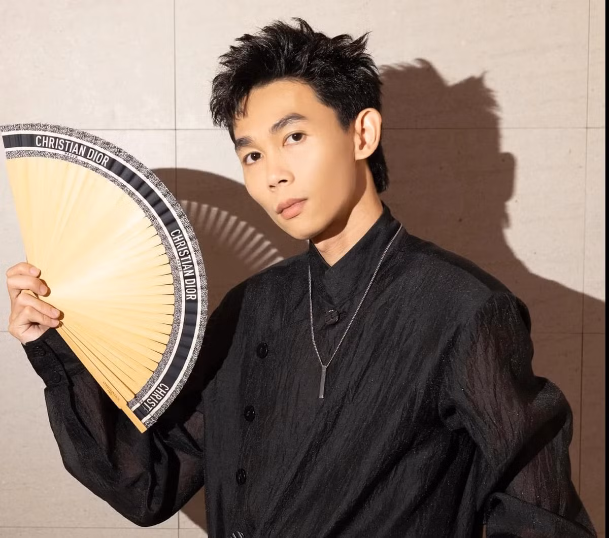 Sau khi chia tay, Hồng Thanh khá kín tiếng. Anh cũng từng khiến khán giả khá bất ngờ với một số hình ảnh khác lạ khi xuất hiện.