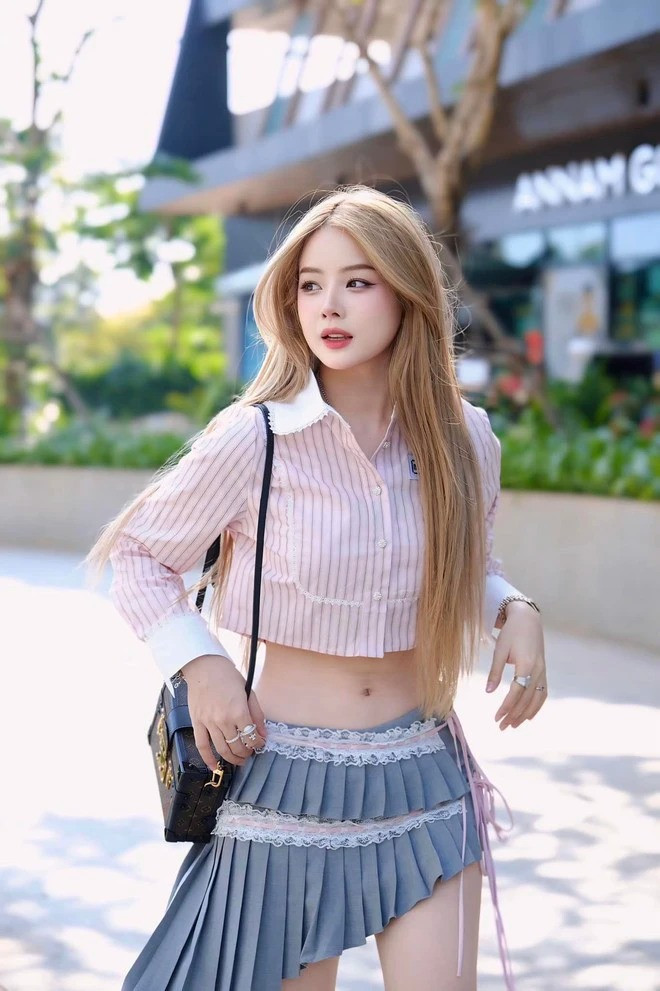 Mie (Trương Tiểu My) là một trong những nữ DJ xinh đẹp, từng đoạt danh hiệu Miss DJ 2015 và được yêu thích trong chương trình Rap Việt.