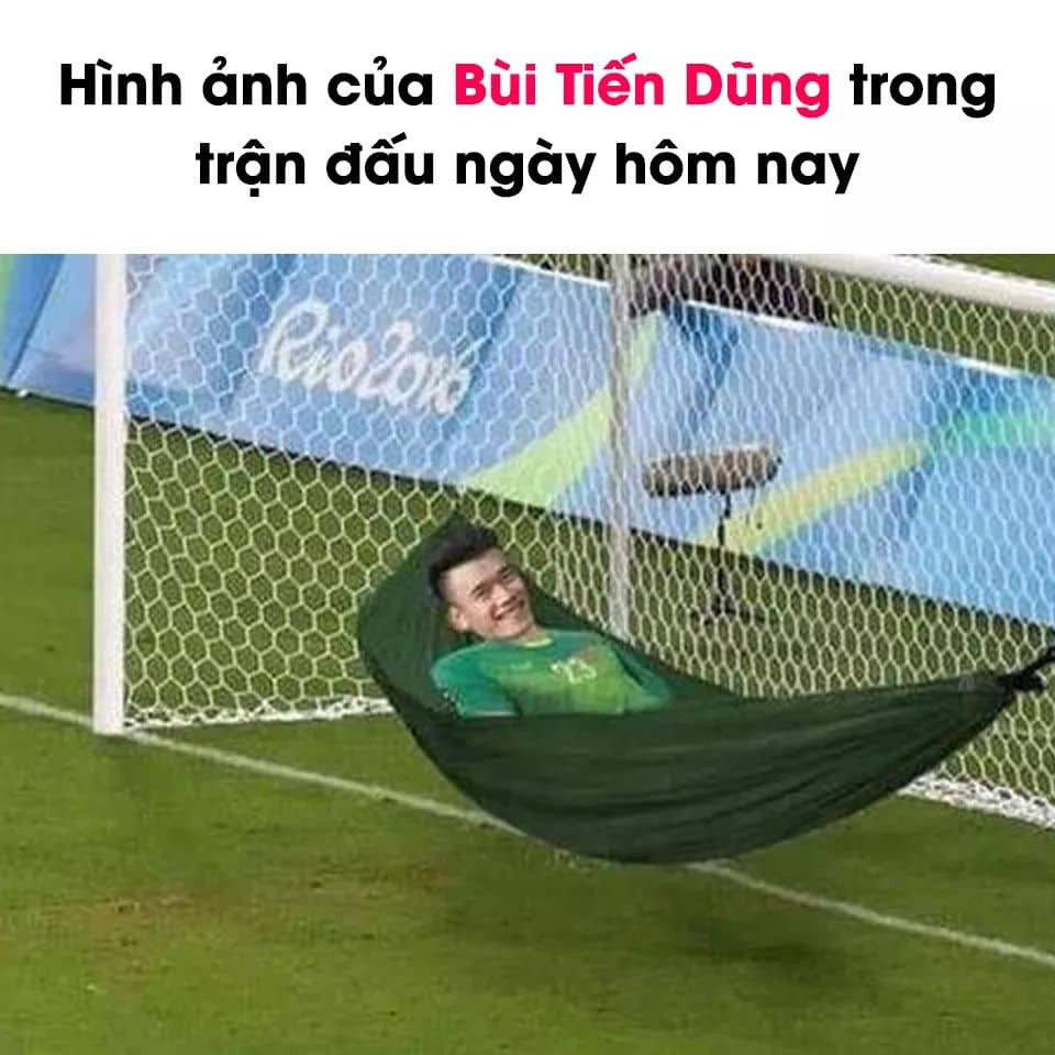 Thủ thành Bùi Tiến Dũng được bình chọn là cầu thủ thi đấu mờ nhạt nhất trận vì không thấy anh xuất hiện trên khung hình.