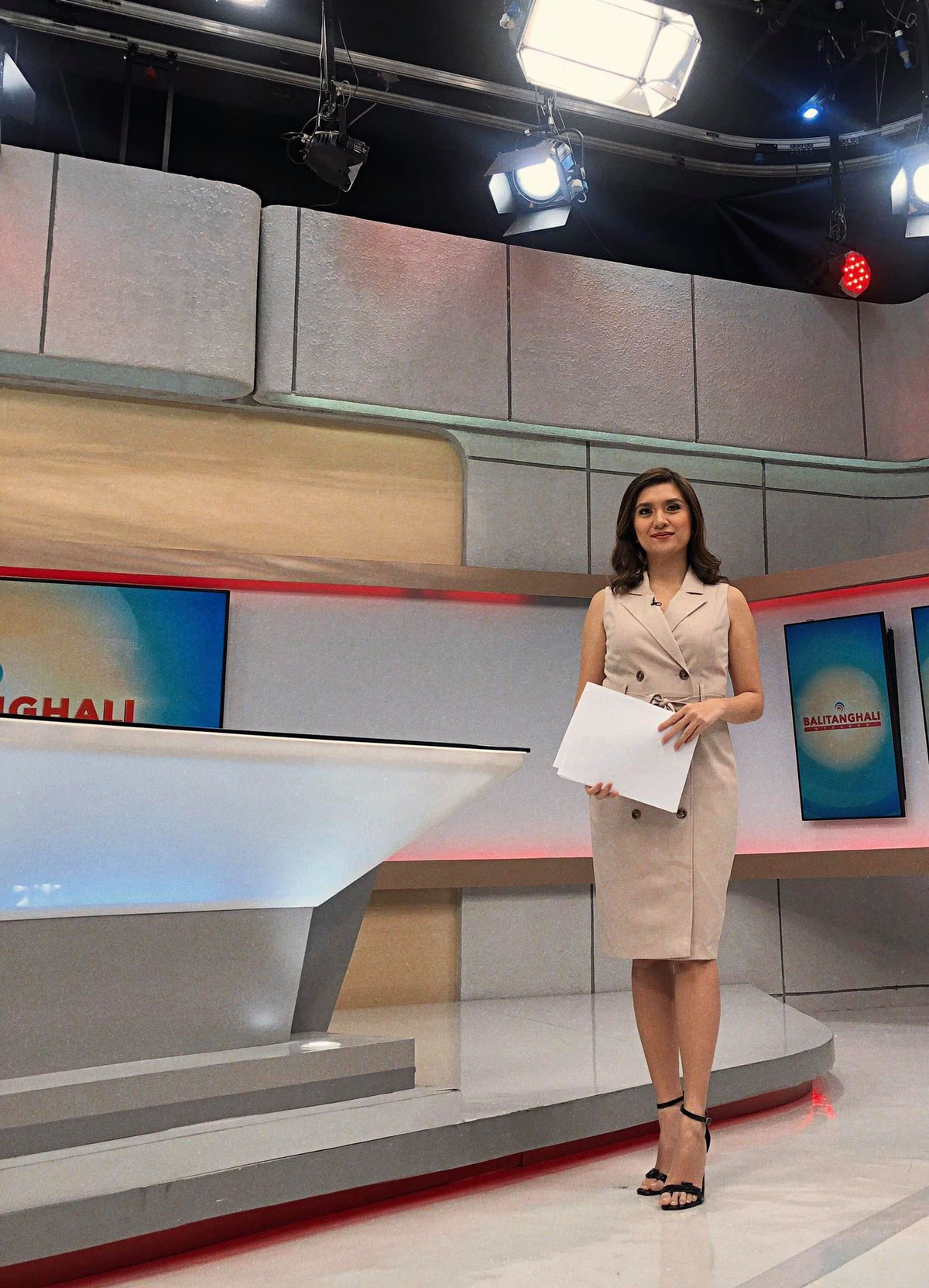 Khi được hỏi về bóng đá, nữ phóng viên cho biết cô không biết gì về môn thể thao này và rất nhiều người Philippiens cũng vậy, bởi lẽ đây là môn thể thao không mấy được quan tâm tại quốc gia này.