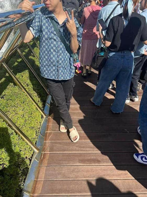 Cái thì không thấy mặt.