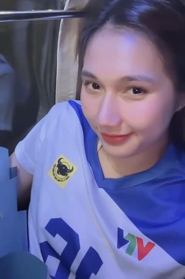 Cô nàng xinh đẹp ngay cả khoảnh khắc lướt qua vội vàng.