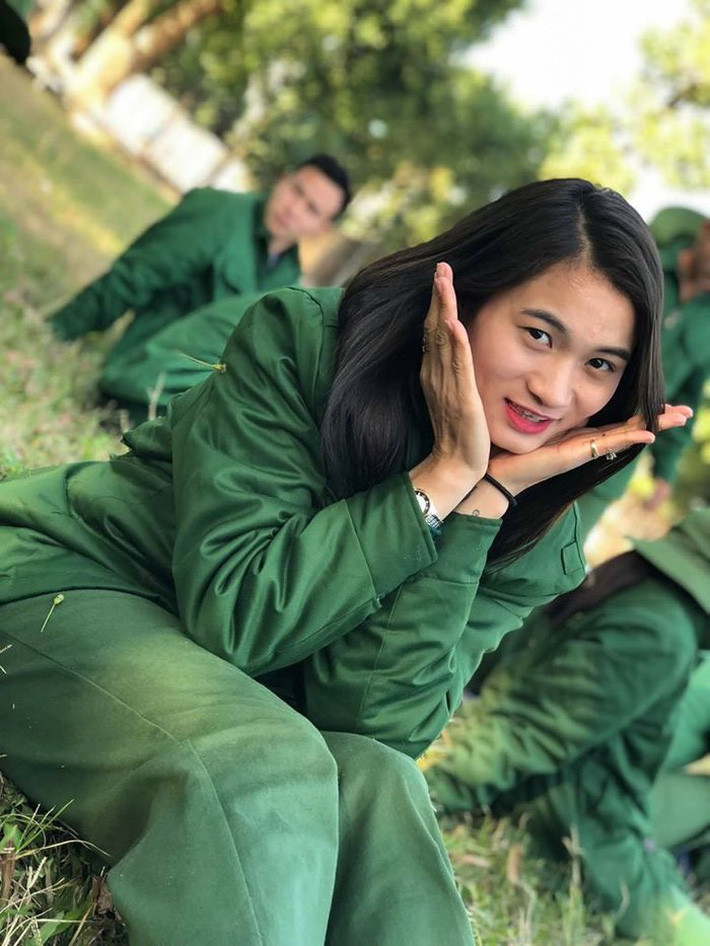 Bản thân nữ vận động viên điền kinh của Việt Nam cũng rất tự tin vào sắc vóc của mình. Cô cao 1m70 và có cân nặng 58,5kg, hơn thế nữa, số đo 3 vòng của Nguyễn Thị Oanh cũng chuẩn người mẫu: 86-67-94.