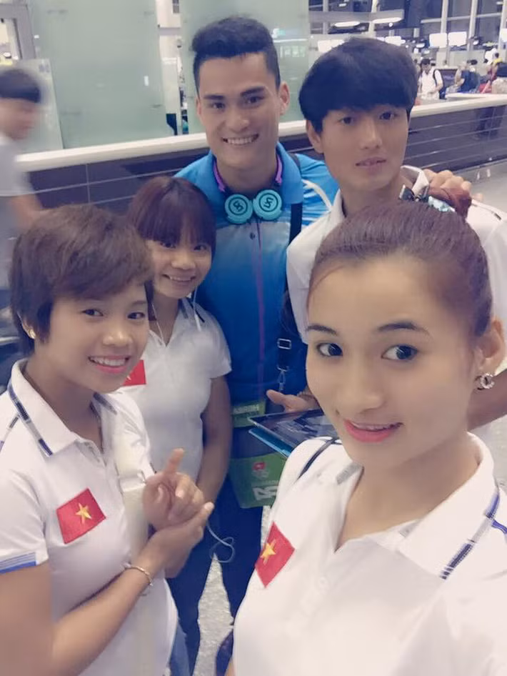 Không chỉ có thành tích đáng nể trong thi đấu chuyên nghiệp, VĐV Nguyễn Thị Oanh còn được mệnh danh là hoa khôi của làng điền kinh Việt Nam nhờ sở hữu nhan sắc xinh đẹp.