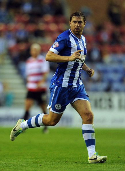 Grant Holt (Wigan Athletic): Từng là chân sút chủ lực trong đội hình của Norwich. Cầu thủ 33 tuổi này đã thi đấu tổng cộng 154 trận cho chim Hoàng Yến và ghi tổng cộng 68 bàn thắng. Sở hữu cái chân trái khéo léo và lựa chọn vị trí tốt, anh luôn là sự lựa chọn hàng đầu cho vị trí tiền đạo cắm ở mỗi CLB mà anh khoác áo.