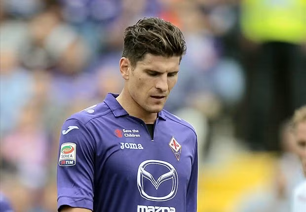Mario Gomez (Fiorentina): Là mẫu tiền đạo có sức mạnh, thể hình và khả năng chớp thời trong vòng cấm địa cực tốt, lối chơi đơn giản nhưng rất hiệu quả. Ở thời kỳ đỉnh cao, việc mỗi mùa mang về 25-30 bàn thắng là chuyện rất dễ dàng đối với cầu thủ Mario Gomez.