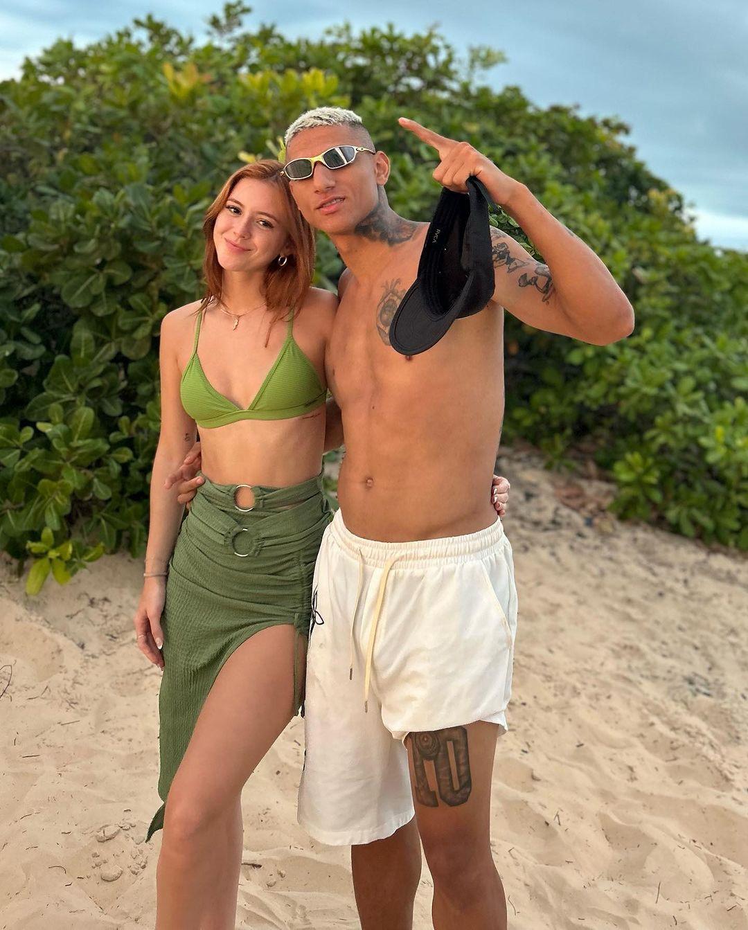 Trên trang cá nhân, cả 2 không ngần ngại mà đăng ảnh tình tứ và tag thẳng tên nhau vào khiến người hâm mộ không khỏi xuýt xoa trước cặp đôi trai tài gái sắc này.