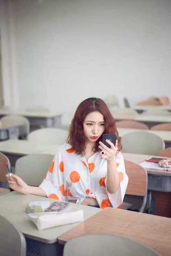 Người thì trẻ trung sành điệu.