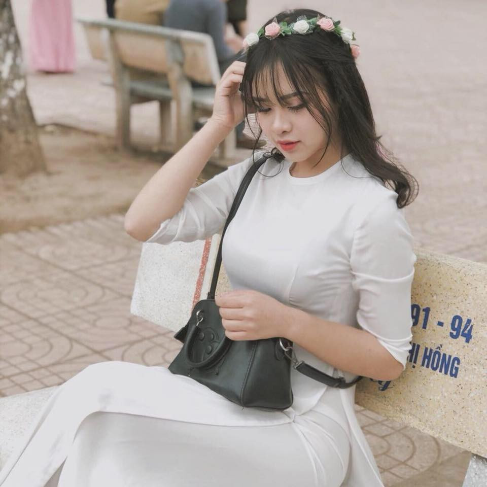 Tuy vậy, Trang chọn theo nghề báo và dự định sẽ tham gia 1 CLB MC truyền hình nào đó trong trường.