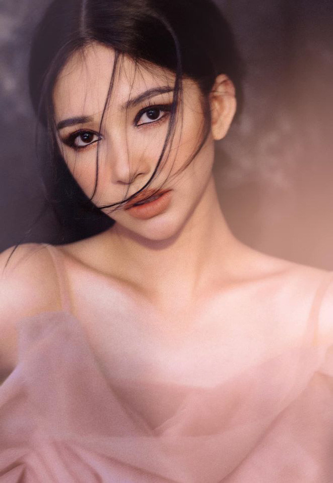 Trên mạng xã hội, Diễm Quỳnh khiến ai nấy đều mê mẩn bởi nhan sắc xinh đẹp, cô nàng được nhận xét là giống các hot girl Thái Lan.