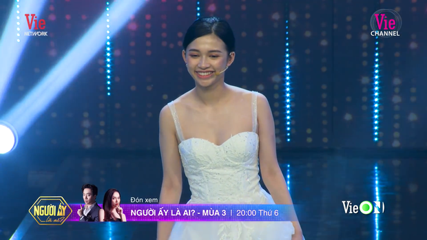 Xuất hiện trong phần giới thiệu chương trình, nữ chính "Người ấy là ai" là Diễm Quỳnh khiến khán giả sốc nặng với ngọai hình khác xa như những tấm hình cô đăng tải trên mạng xã hội.