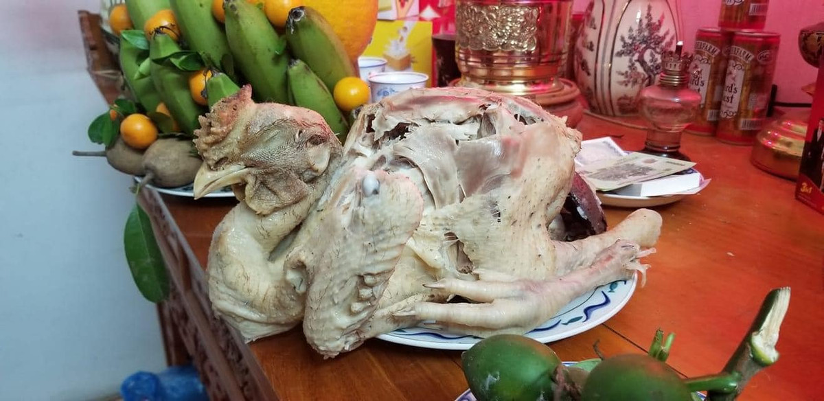 Vặt lông gà quá tay đến nỗi lột hết da và thịt luôn.