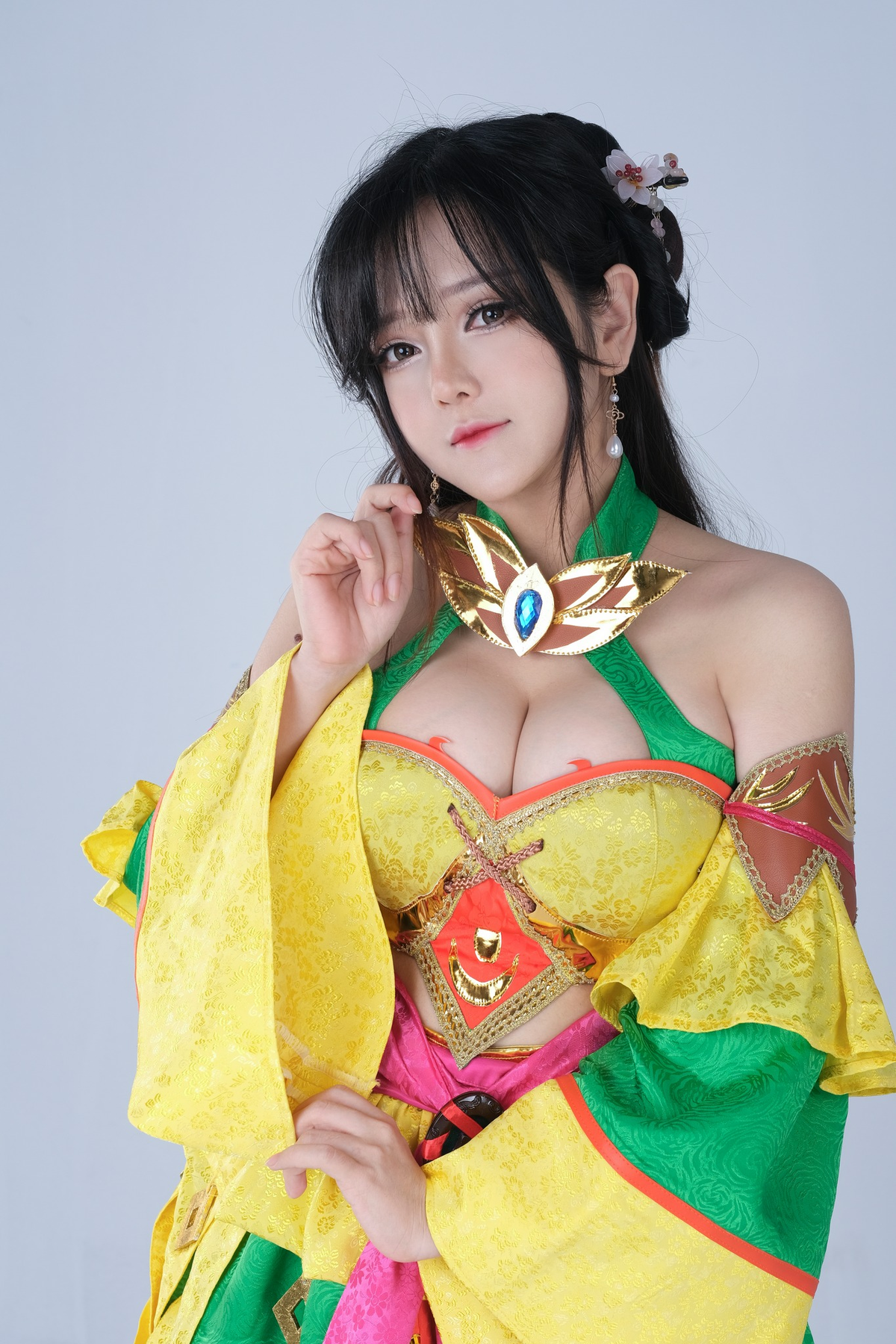 hời kỳ đỉnh cao, gái xinh này còn ghi dấu ấn mạnh mẽ với loạt ảnh cosplay thành các nhân vật khác nhau, cả nhân vật game lẫn nhân vật trong truyện.